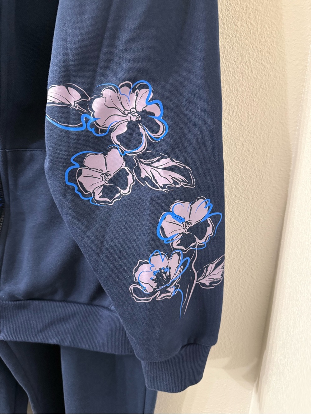 Puma Essentials 3PC Set Floral Vibes Jogger in Navy, Size Large, NWOT - Picture 11 of 11
